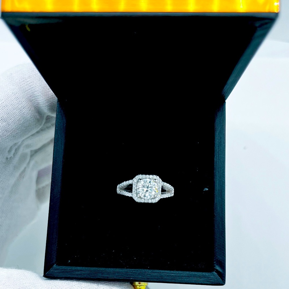 1.0 moissanite silver ring with certificate platinum plated